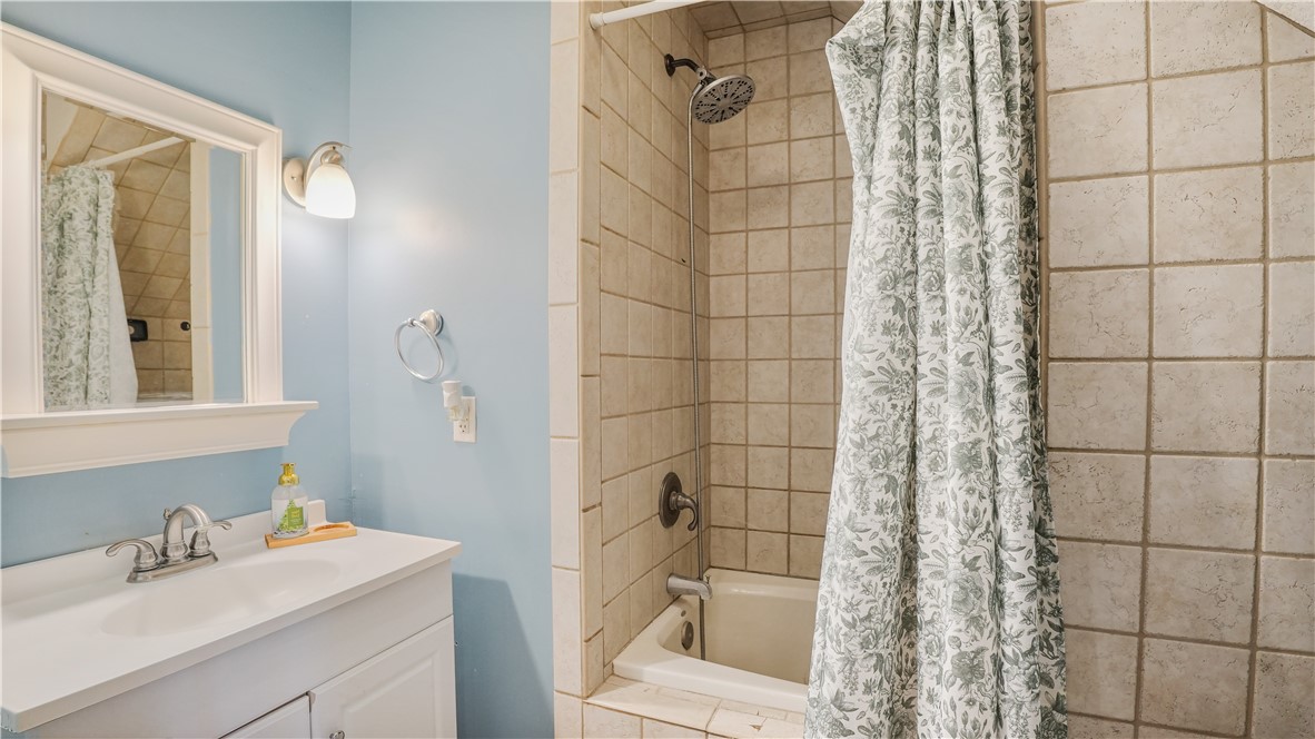 1320 Empire Road Jesup, GA 31545 - Photo 40 of 47 Up stairs full bath