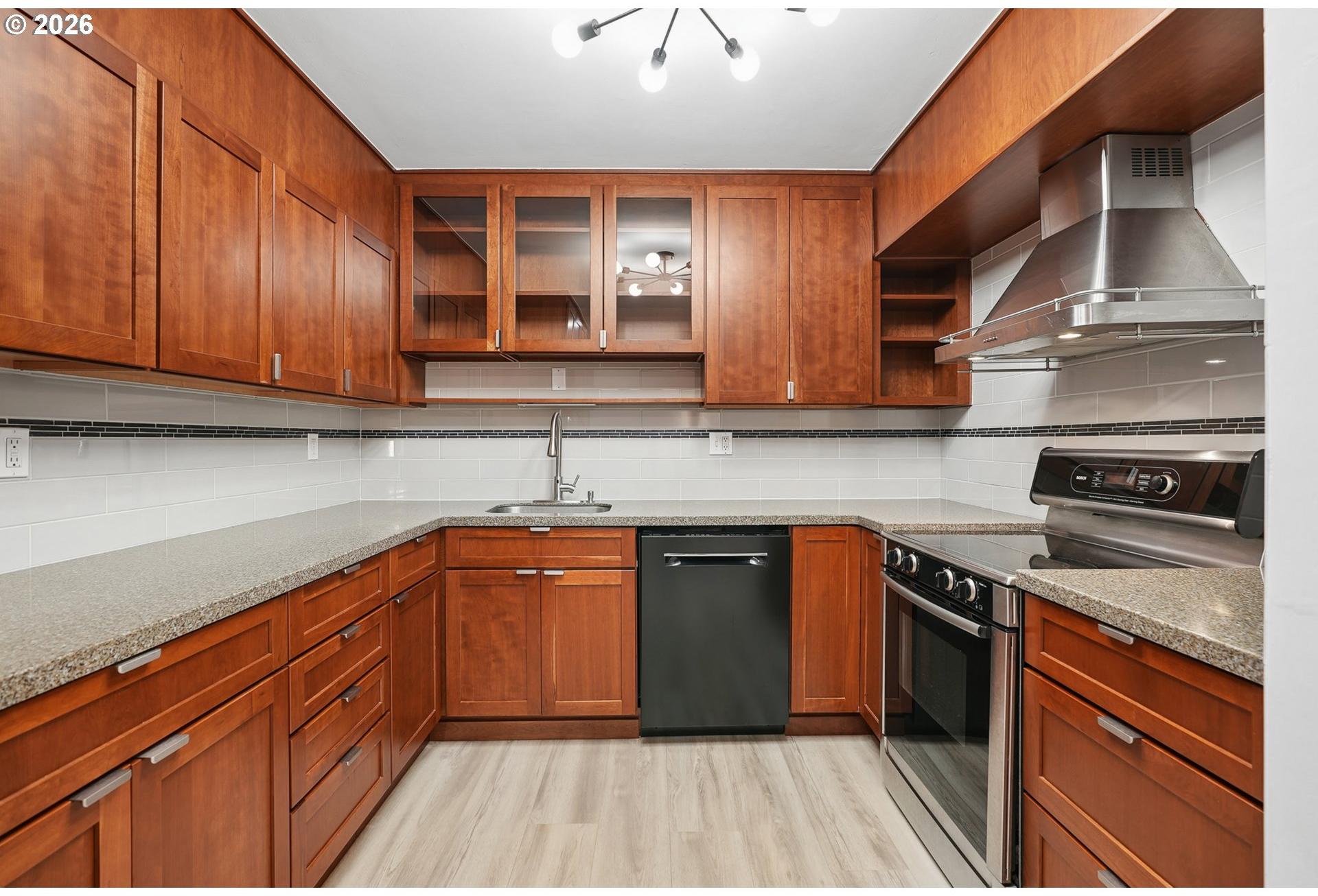 2021 Southwest Main Street, Unit 33 Portland, OR 97205 - Photo 16 of 46 Kitchen