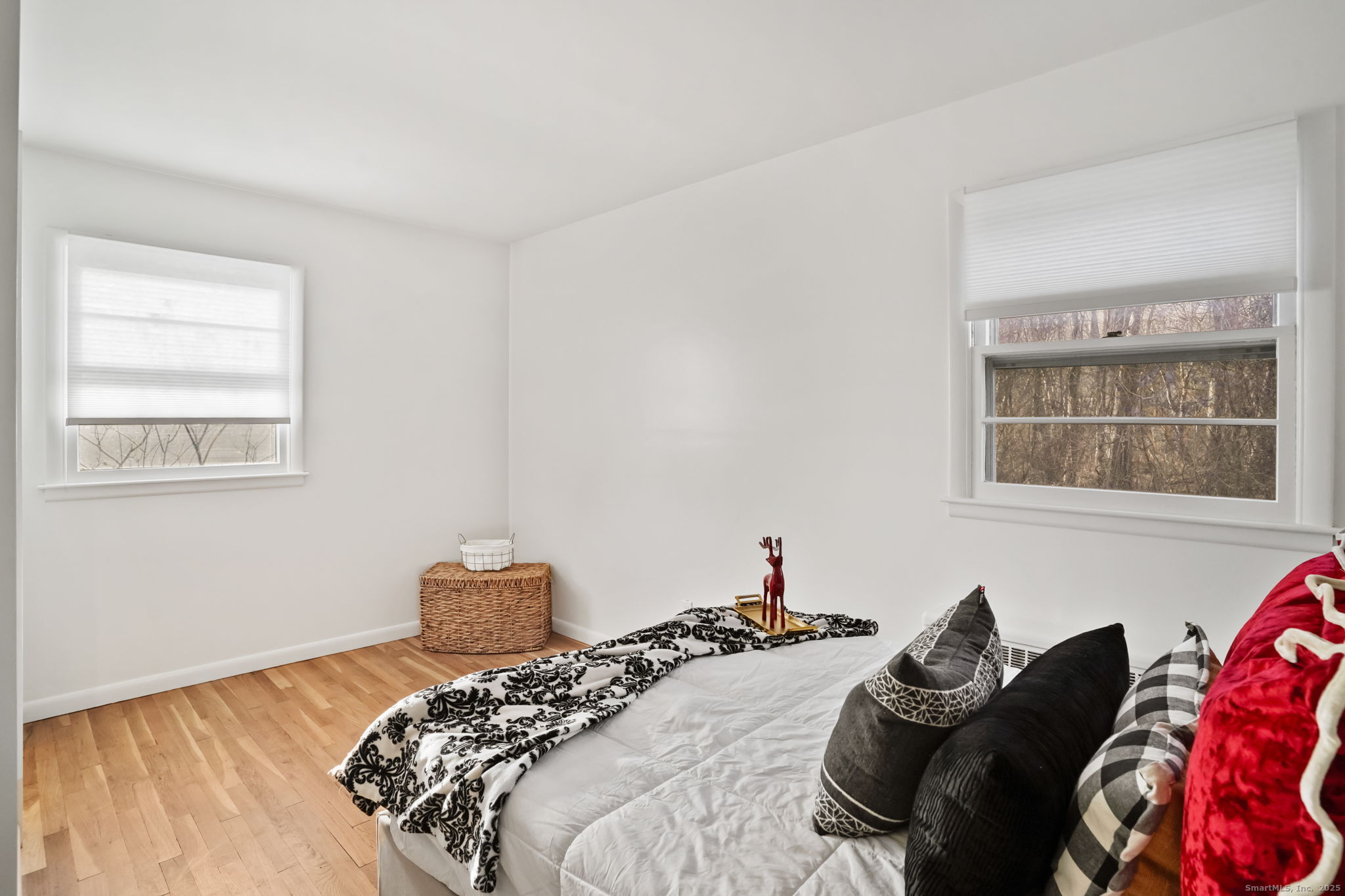 132 Toll House Lane Fairfield, CT 06825 - Photo 22 of 38 a bedroom with a bed and a window