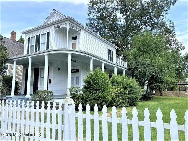 $319,000 | 107 Arlington Avenue, Natchez, MS 39120