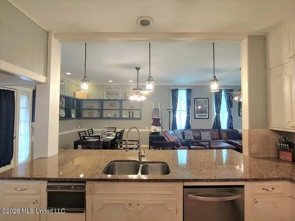 $319,000 | 107 Arlington Avenue, Natchez, MS 39120