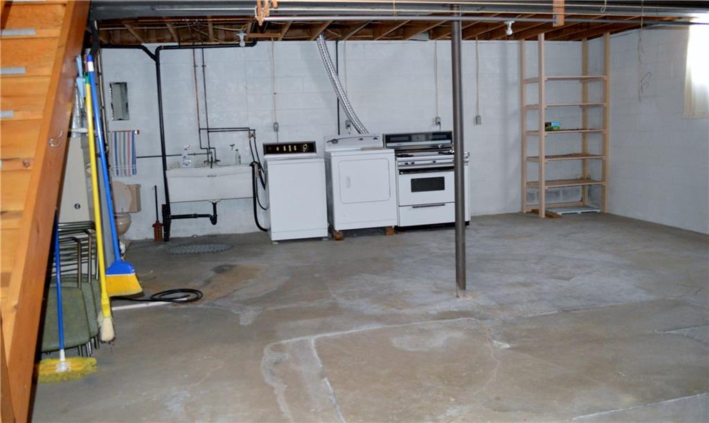 3150 Kane Road Aliquippa, PA 15001 - Photo 16 of 22 Also has a PITTSBURGH toilet. !!!
