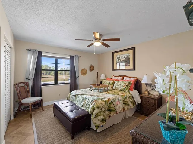 a view of a livingroom with furniture and entryway