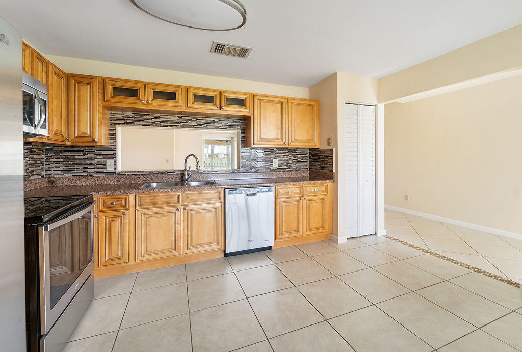 189 Raintree Trail Jupiter, FL 33458 - Photo 4 of 24 189 Raintree