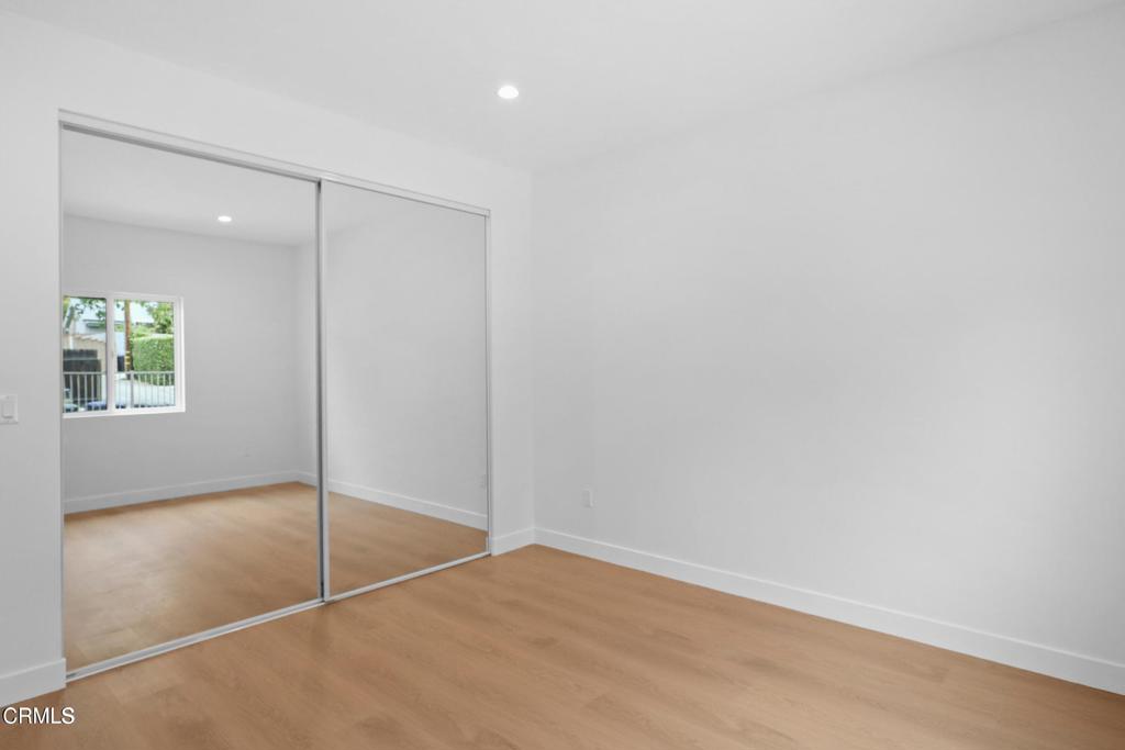 112 North Kenneth Road, Unit 201 Burbank, CA 91501 - Photo 17 of 19 20250421194206736260000000-o