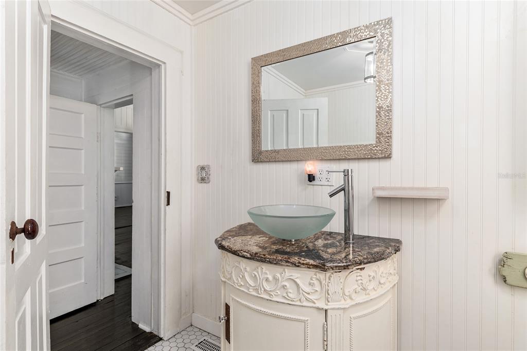 19451 Southeast 2 Street Williston, FL 32696 - Photo 60 of 99 a bathroom with a granite countertop sink a toilet and mirror