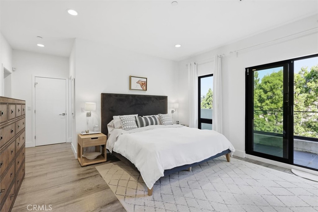 5487 Blanco Way Culver City, CA 90230 - Photo 23 of 58 a bedroom with a large bed and a tv
