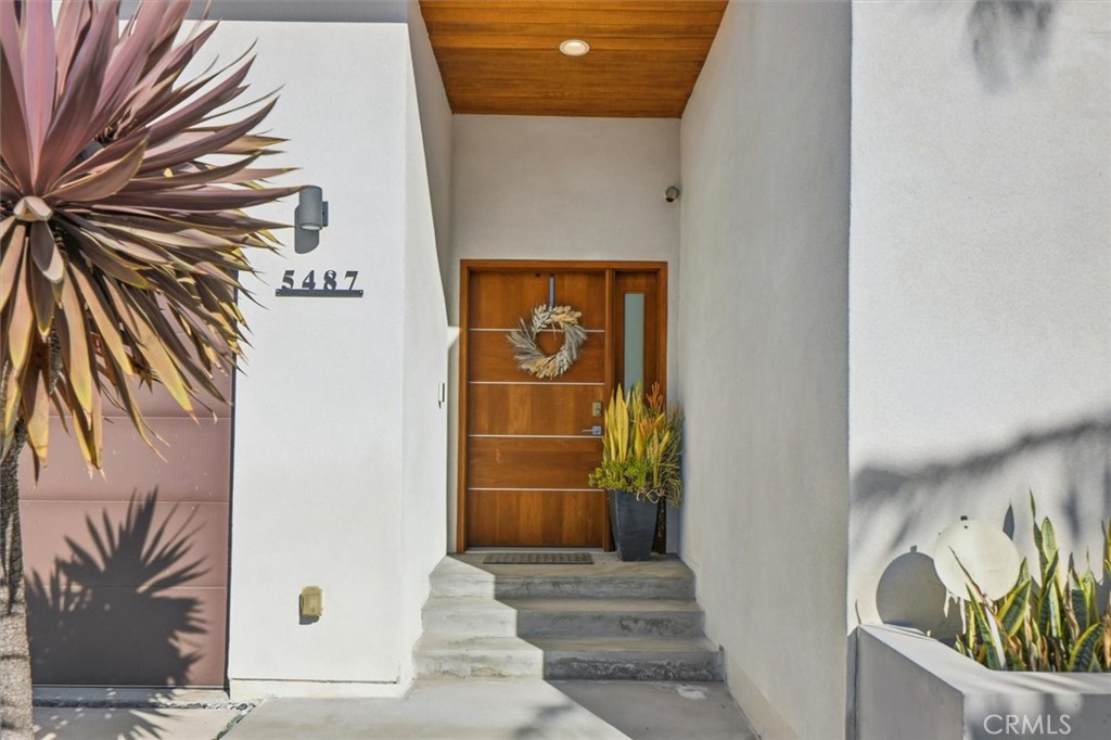 5487 Blanco Way Culver City, CA 90230 - Photo 3 of 58 a view of a entryway