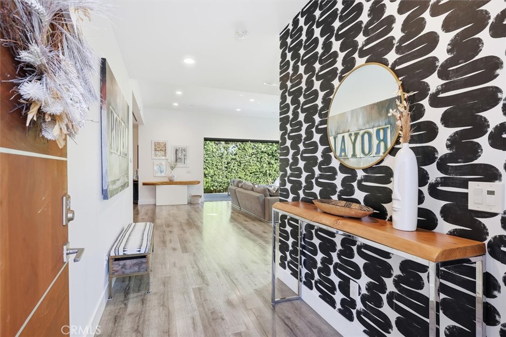 5487 Blanco Way Culver City, CA 90230 - Photo 4 of 58