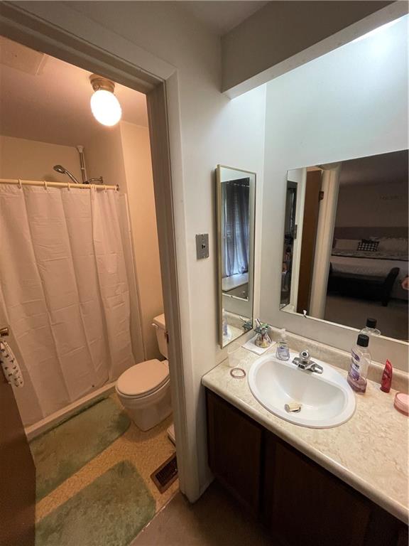 271 Quail Run Road Venetia, PA 15367 - Photo 16 of 30 a bathroom with a sink and a mirror