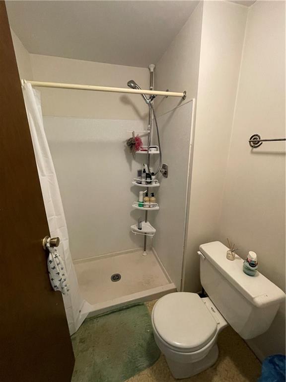 271 Quail Run Road Venetia, PA 15367 - Photo 17 of 30 a bathroom with a toilet and a shower