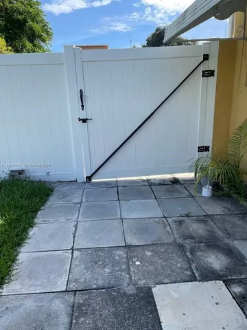 $1,000 | 106 Harvard Road, West Park, FL 33023