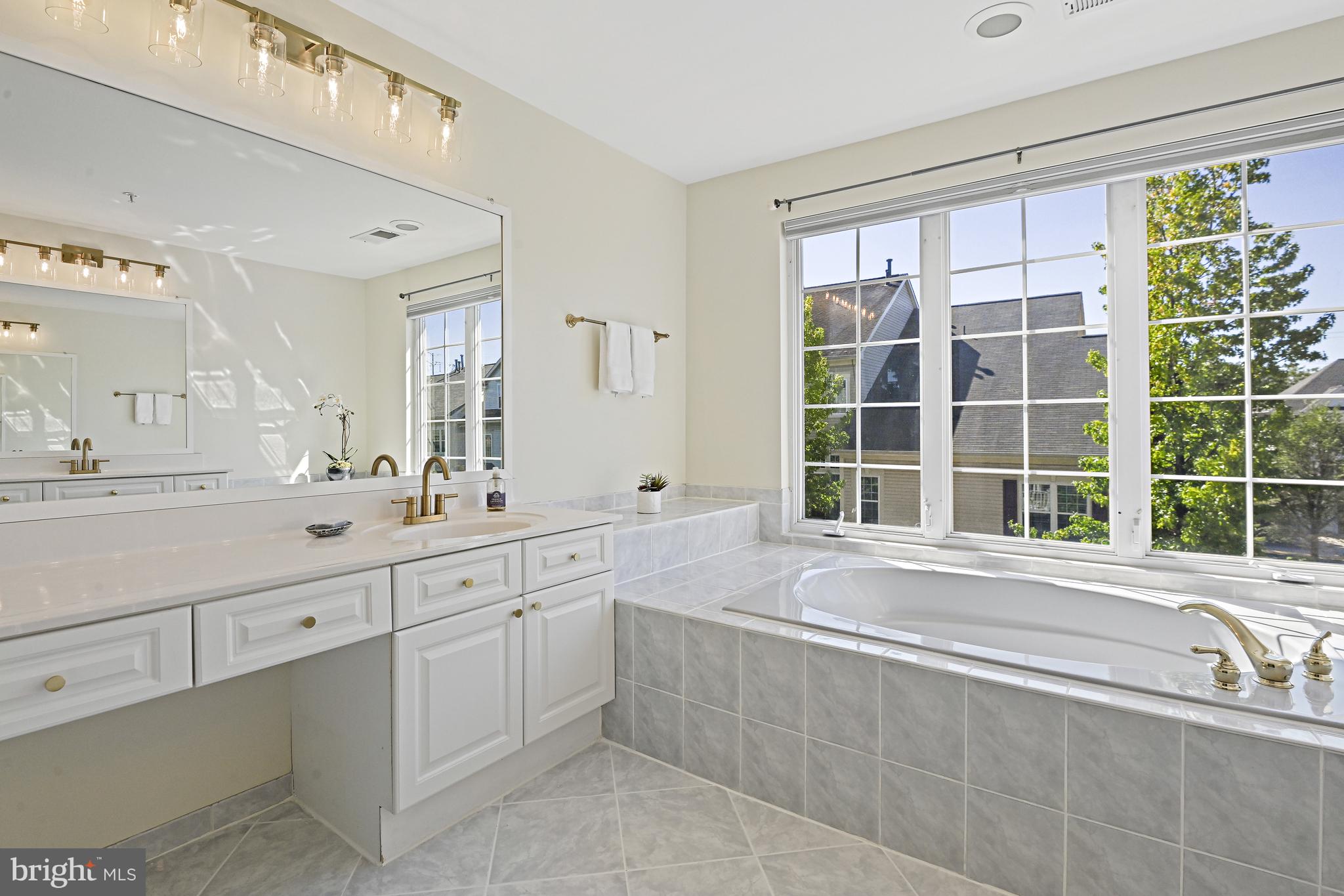 1924 Logan Manor Drive Reston, VA 20190 - Photo 15 of 55 Primary Bathroom