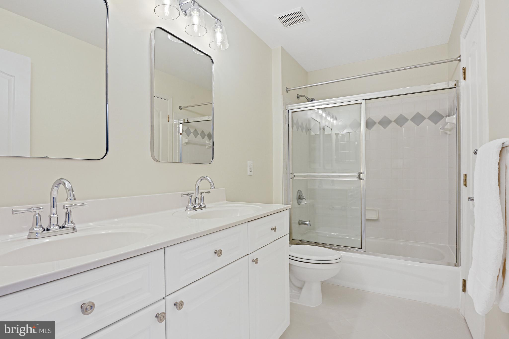 1924 Logan Manor Drive Reston, VA 20190 - Photo 25 of 55 Full Hall Bath (Upper Level 2)