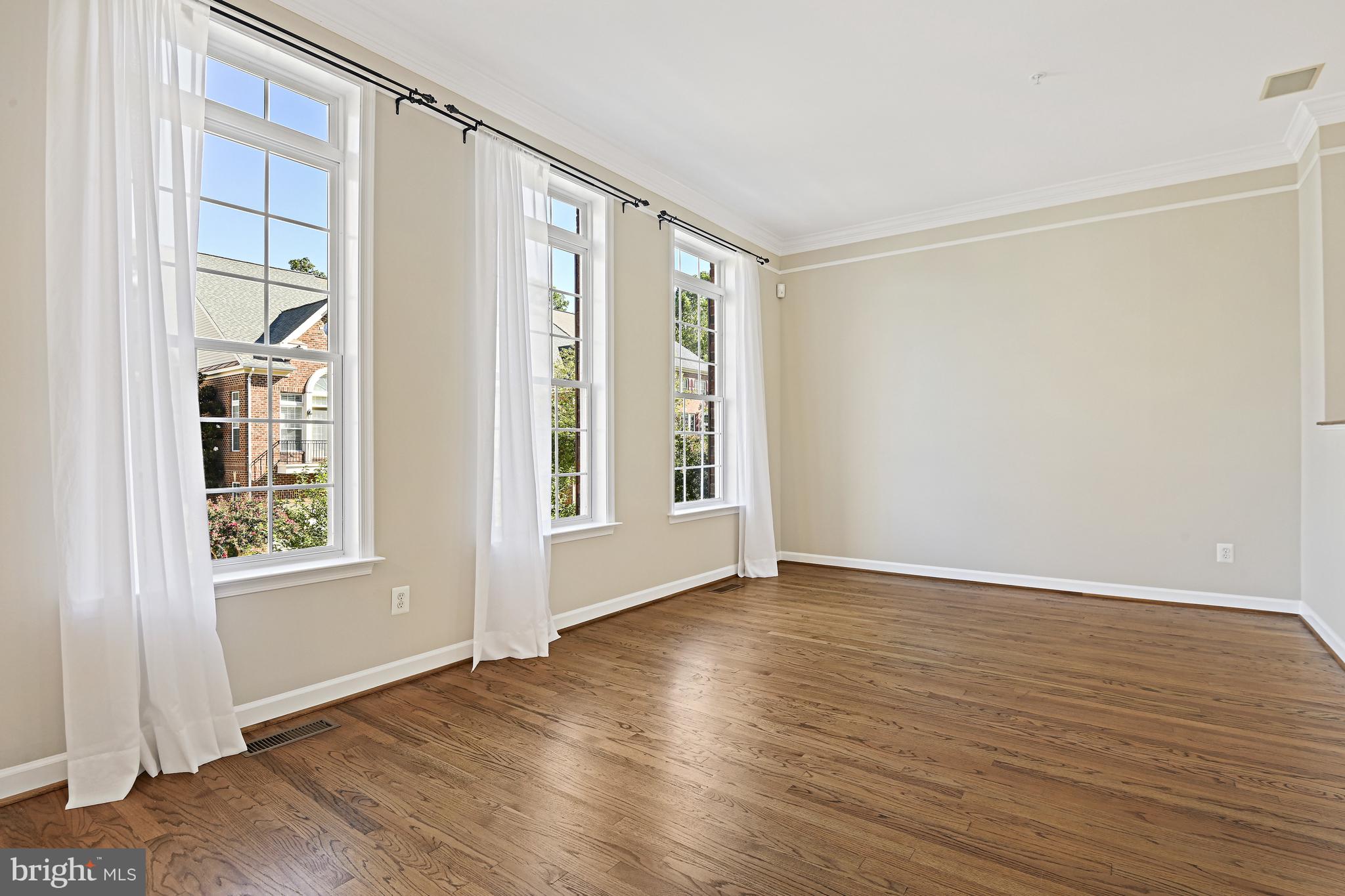 1924 Logan Manor Drive Reston, VA 20190 - Photo 30 of 55 Living Room