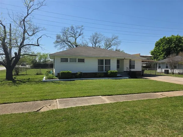 $1,750 | 308 Inez Street, Roanoke, TX 76262