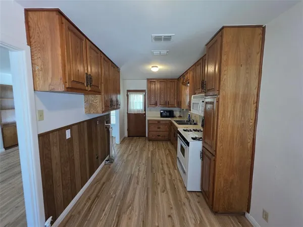 $1,750 | 308 Inez Street, Roanoke, TX 76262