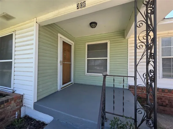 $1,750 | 308 Inez Street, Roanoke, TX 76262