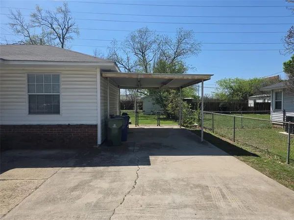 $1,750 | 308 Inez Street, Roanoke, TX 76262