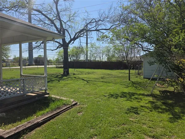$1,750 | 308 Inez Street, Roanoke, TX 76262