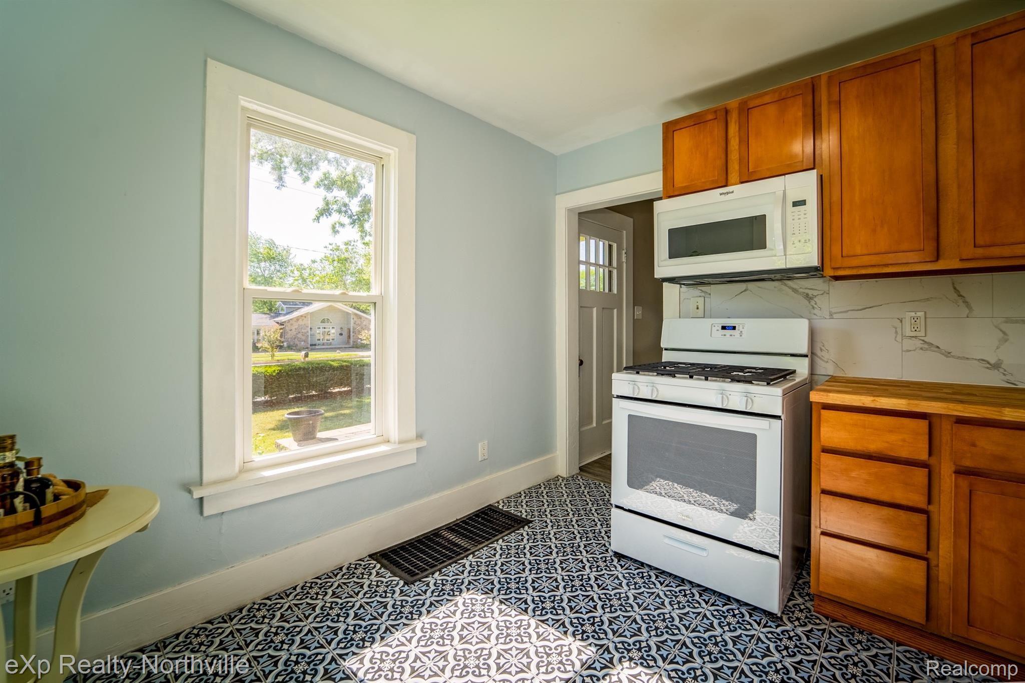 2709 Platt Road Ann Arbor, MI 48104 - Photo 6 of 28 2709 Platt-12 (2).jpg