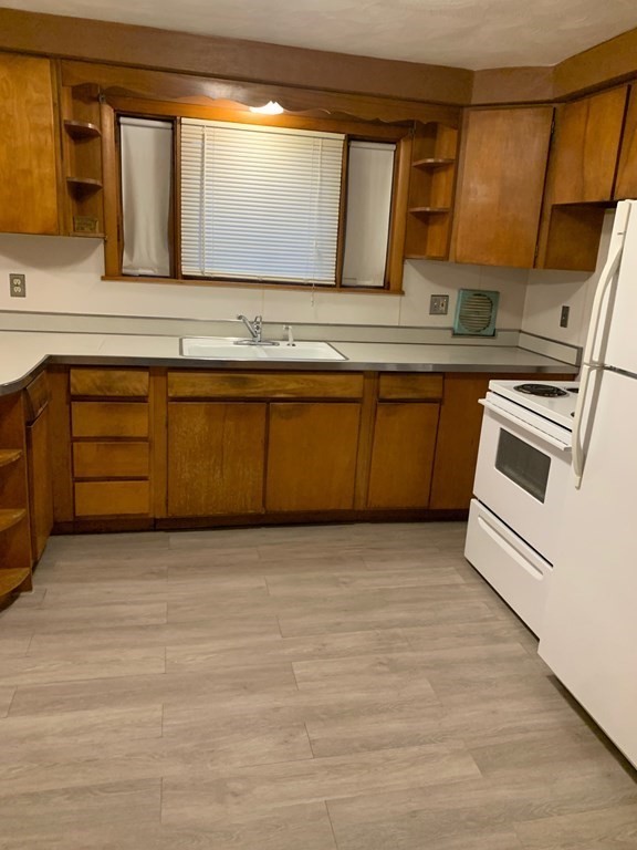 58 Arliss Street Springfield, MA 01109 - Photo 6 of 13 Gallery Image 6
