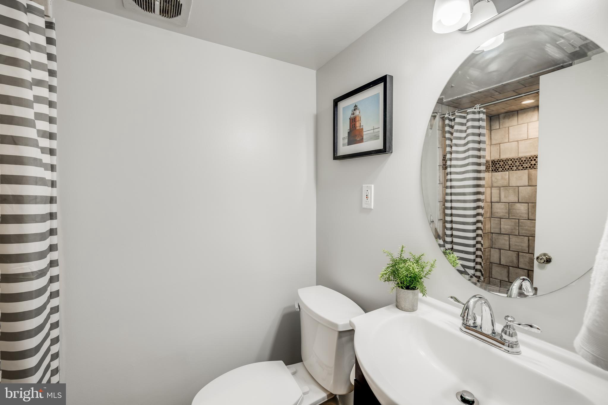 2701 Silverdale Drive Silver Spring, MD 20906 - Photo 29 of 44 Bathroom 3