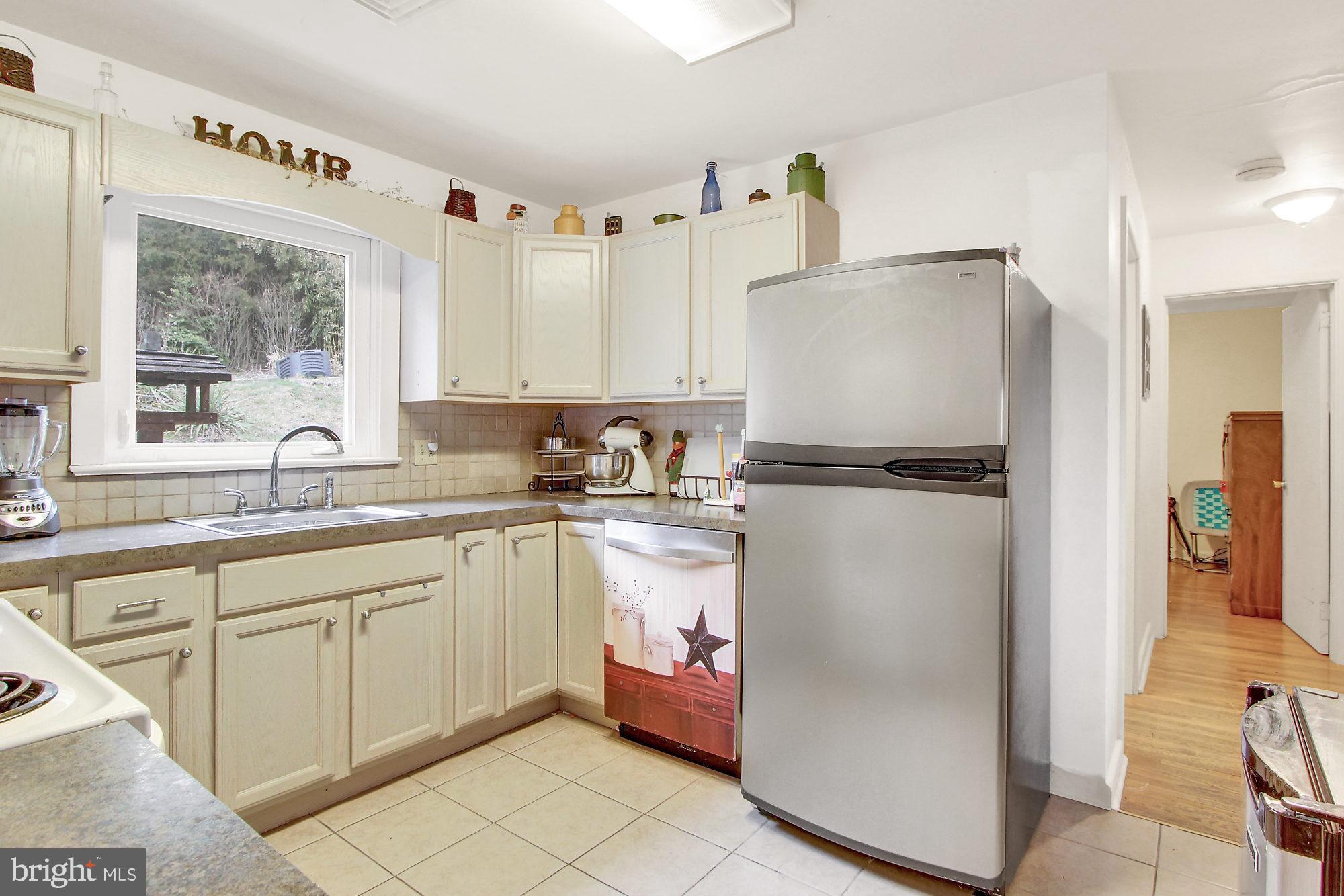 165 Scott Road York, PA 17403 - Photo 9 of 25 Gallery Image 9