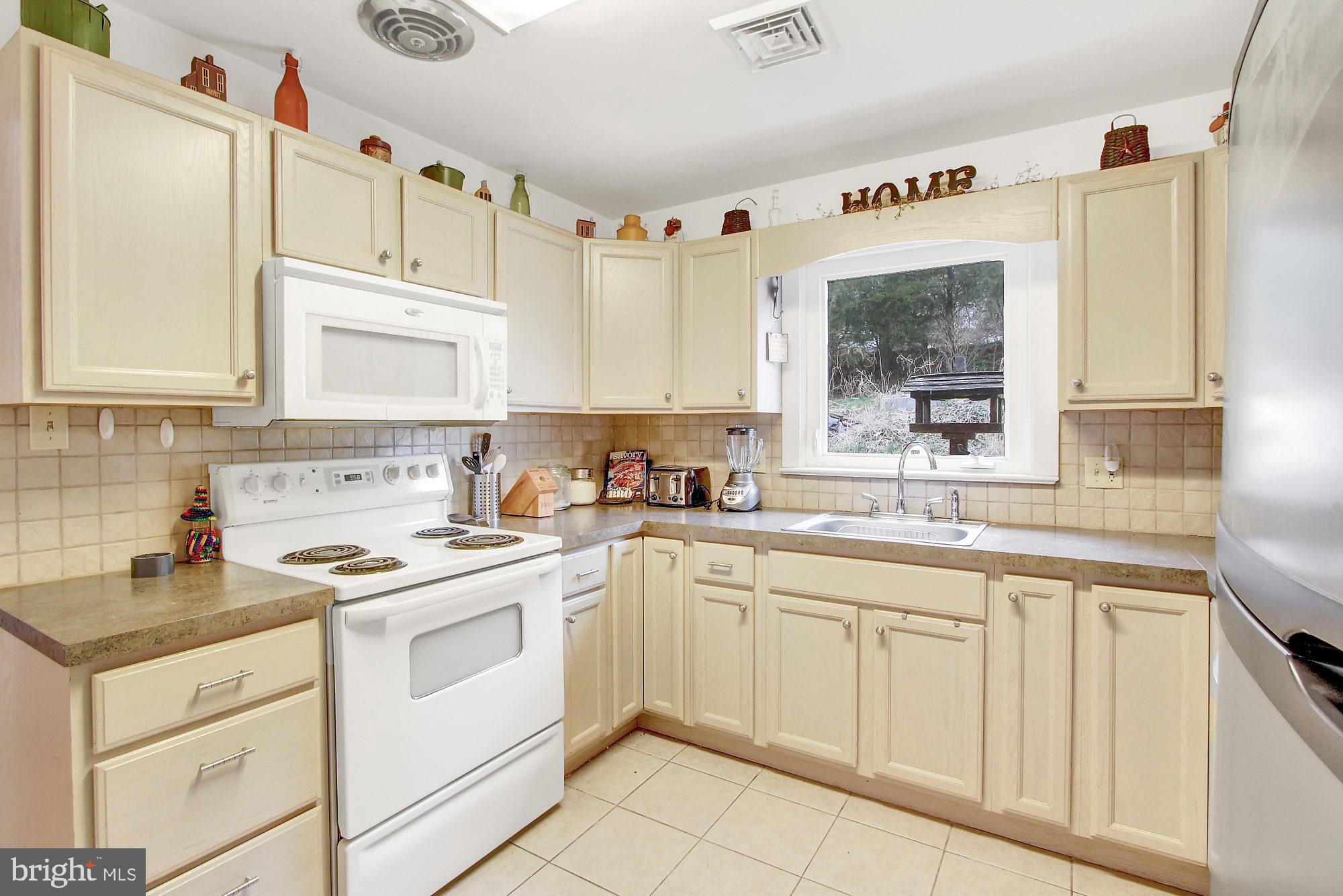 165 Scott Road York, PA 17403 - Photo 10 of 25 Gallery Image 10