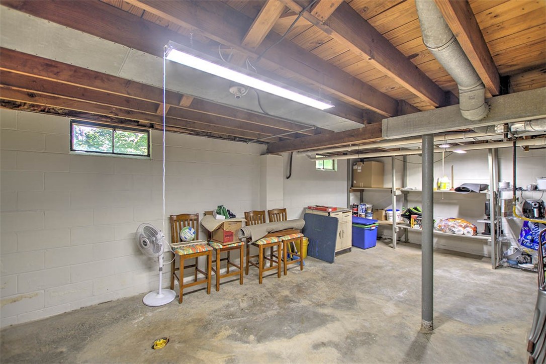 2925 East Main Street Decatur, IL 62521 - Photo 13 of 20 a view of a room with gym equipment
