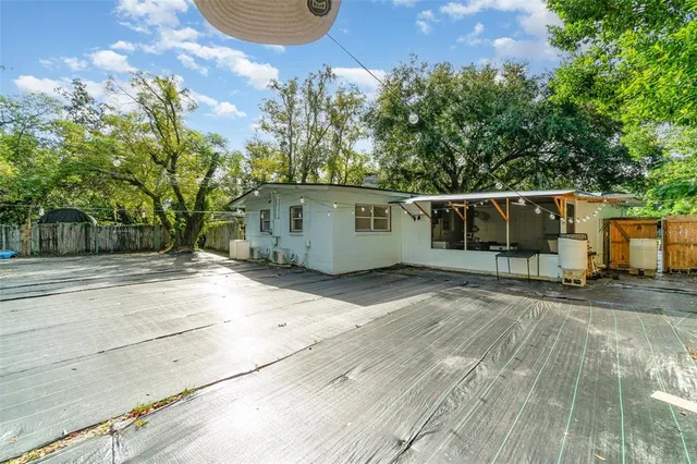 a view of a white house