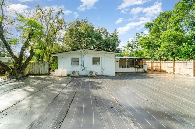 a view of back yard of the house