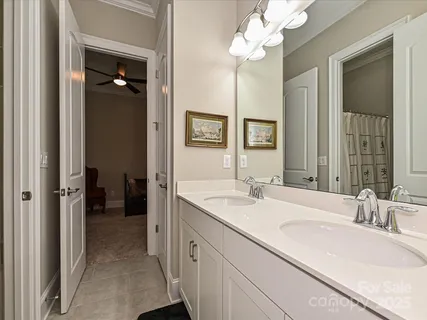 a en suite bathroom with a double vanity sink and a mirror