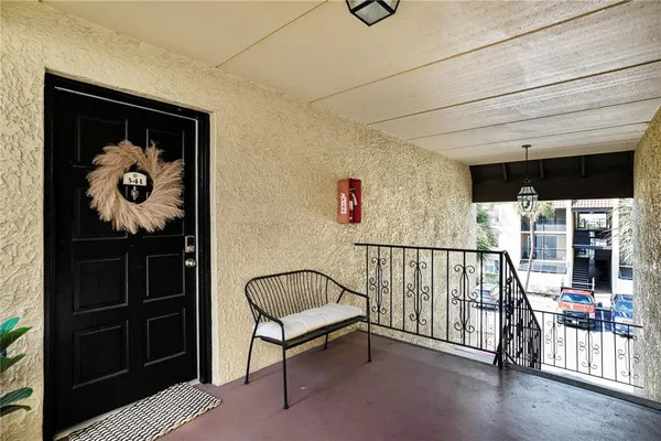 $1,700 | 5306 Santa Rosa Court, Unit 341, Tampa, FL 33609