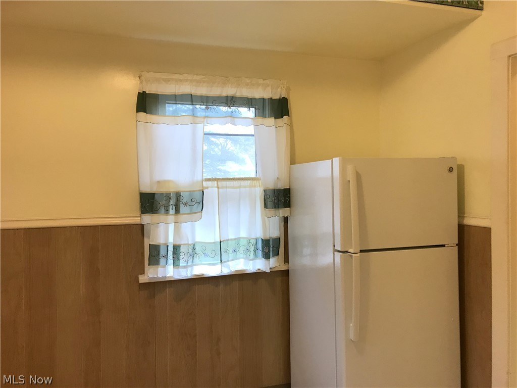 888 Montford Road Cleveland, OH 44121 - Photo 12 of 31