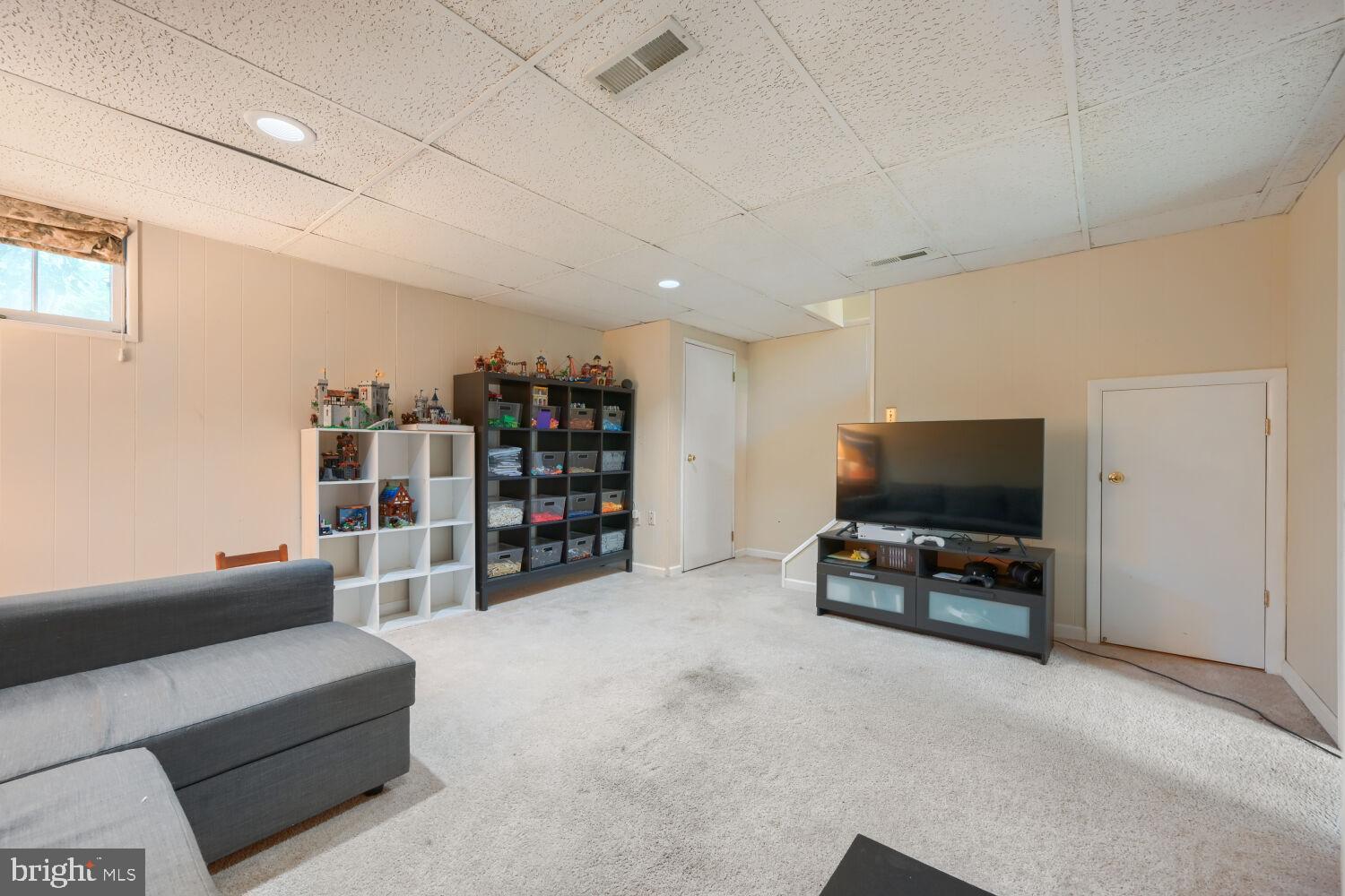 7042 Heathfield Road Baltimore, MD 21212 - Photo 20 of 27 Lots of space!