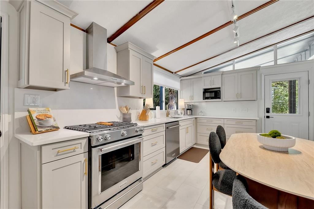 111 Robinhood Drive Woodstock, GA 30188 - Photo 12 of 29