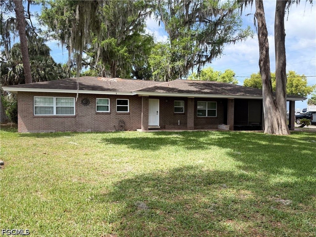 48 Harbor Circle Astatula, FL 34705 - Photo 1 of 22