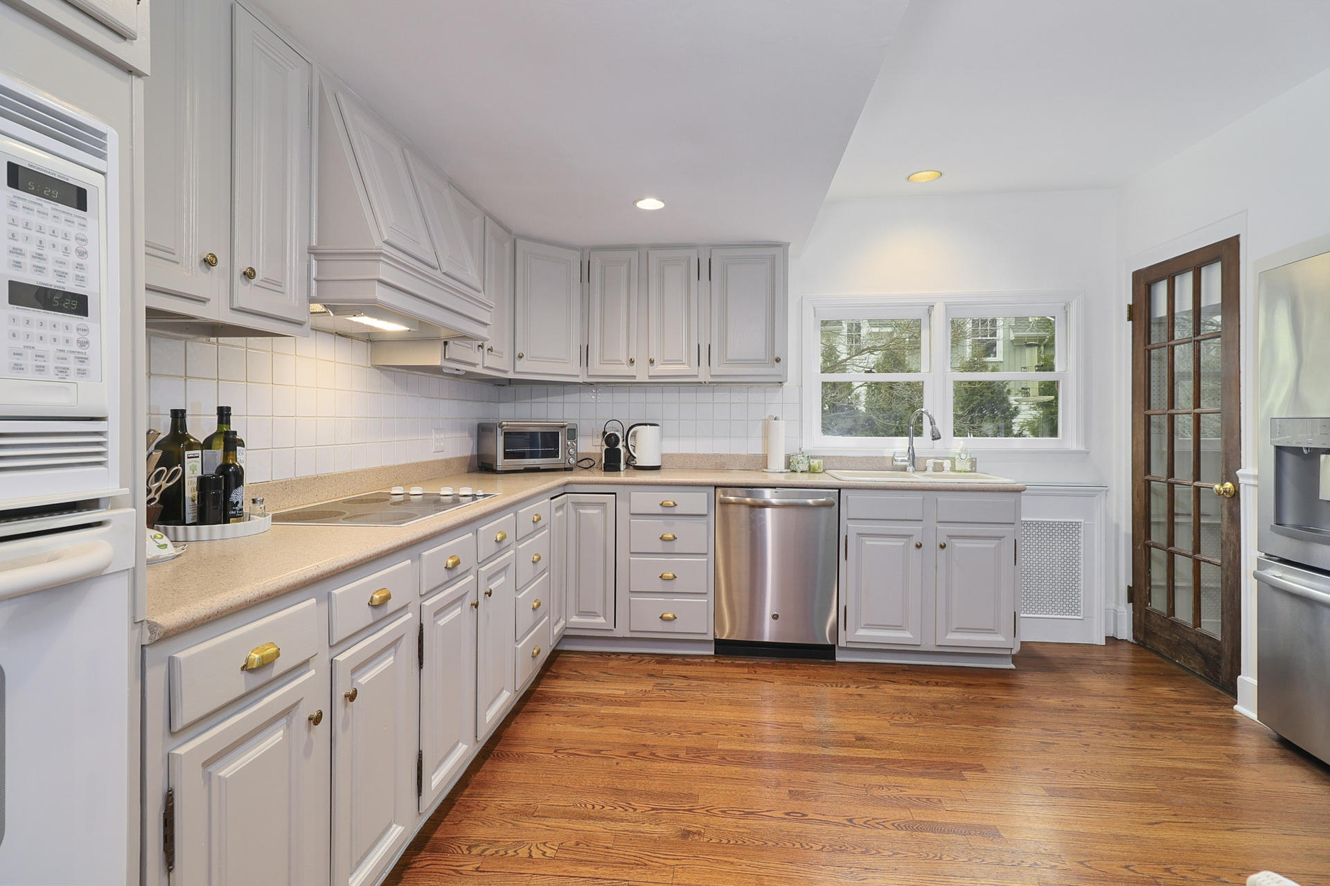 22 Birch Road Darien, CT 06820 - Photo 10 of 40 a large kitchen with granite countertop a large counter top space a sink stainless steel appliances and cabinets