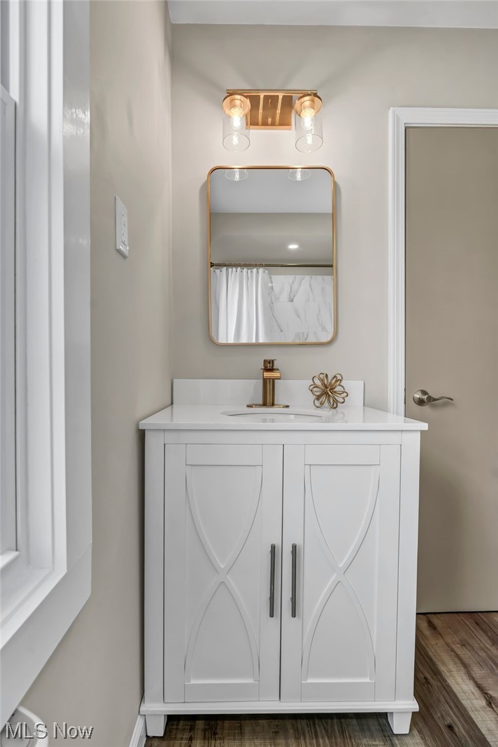 3669 Silsby Road University Heights, OH 44118 - Photo 20 of 34 Updated Main Bathroom