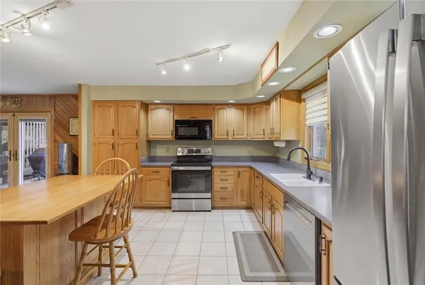 $370,000 | 916 Burning Tree Court, Elizabeth Township, PA 15135