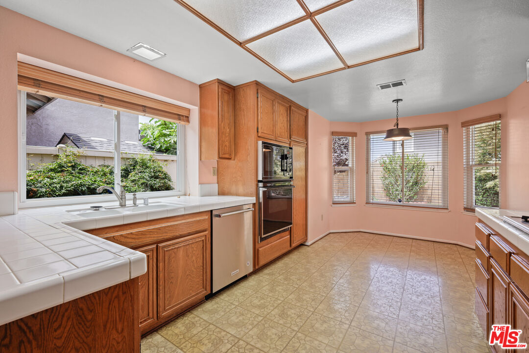 2601 Lilac Walk Oxnard, CA 93030 - Photo 14 of 35 Gallery Image 14