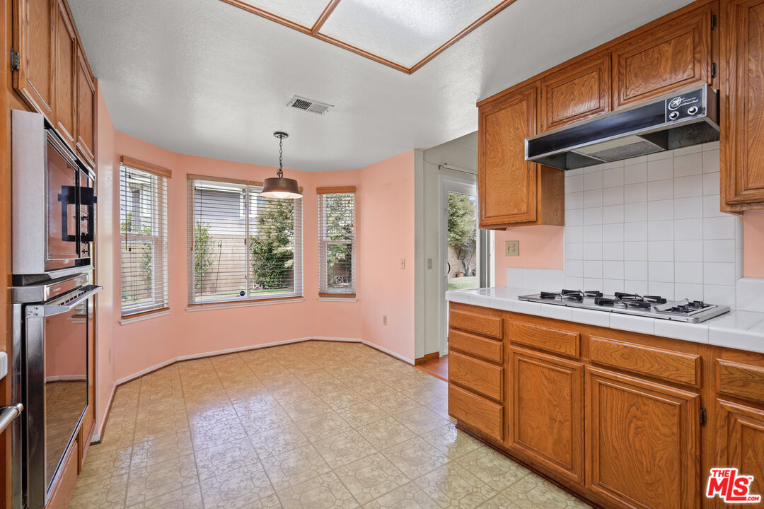 2601 Lilac Walk Oxnard, CA 93030 - Photo 15 of 35 Gallery Image 15
