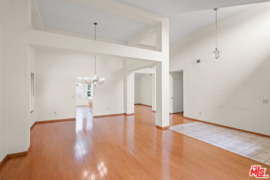 2601 Lilac Walk Oxnard, CA 93030 - Photo 10 of 35 Gallery Image 10