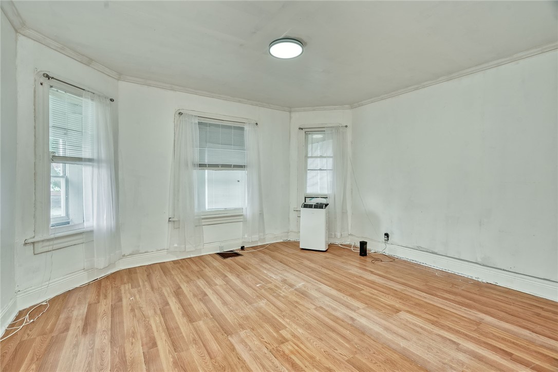 498 Emerson Street Rochester, NY 14613 - Photo 2 of 39