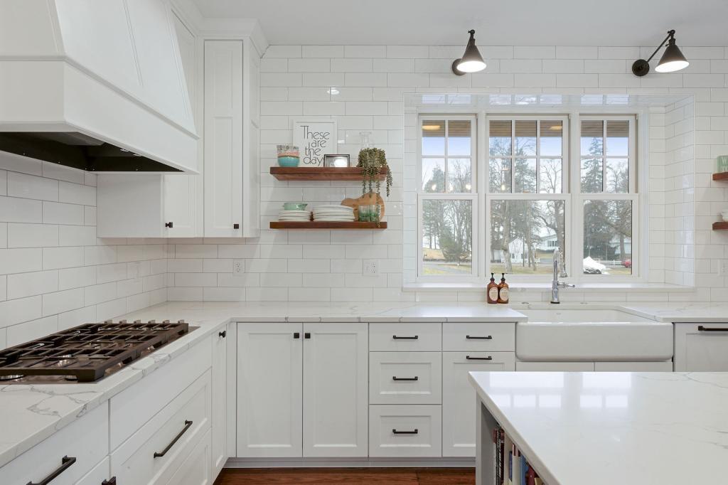 91 Wildhurst Road Tonka Bay, MN 55331 - Photo 10 of 50