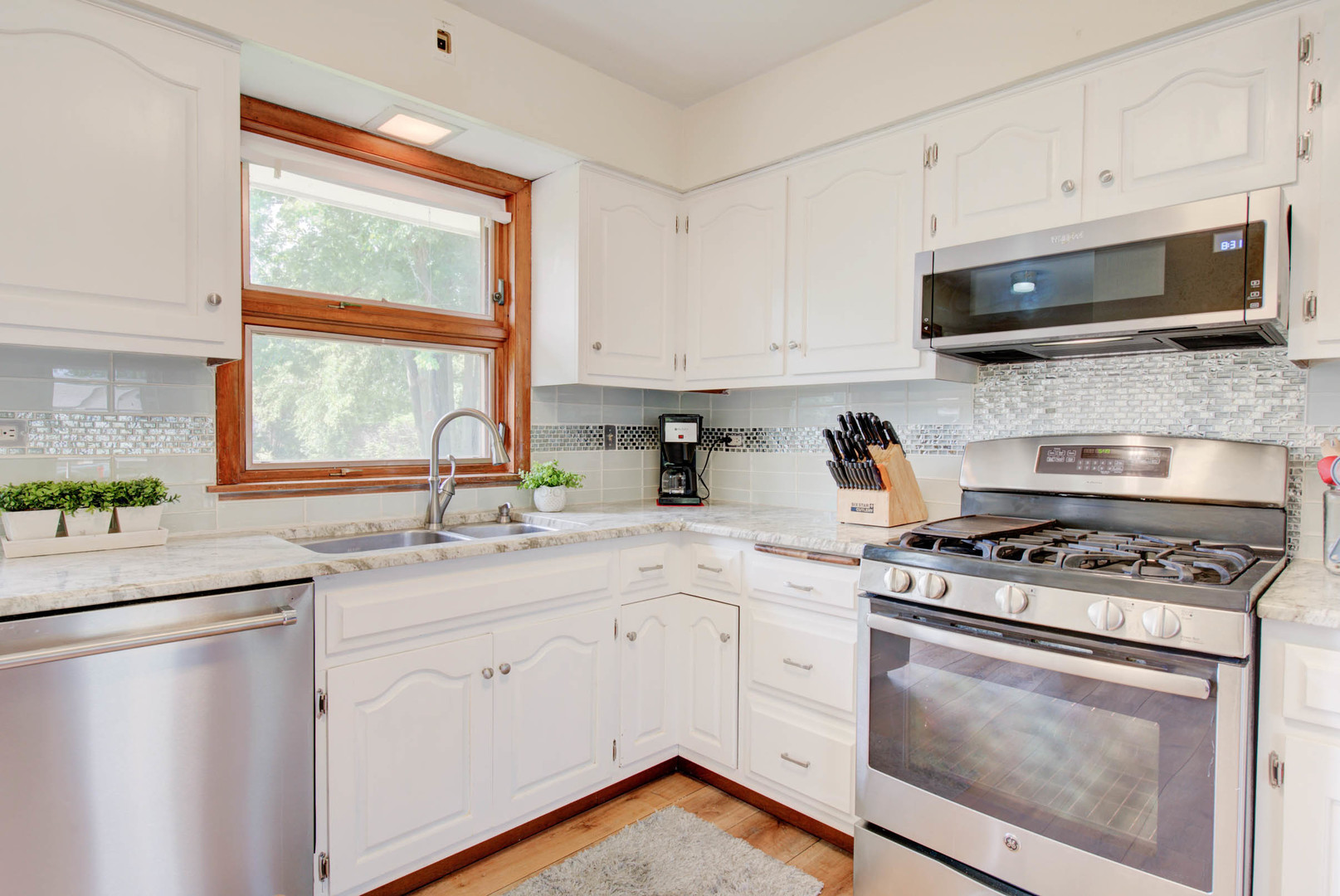 460 Deerpath Road Wood Dale, IL 60191 - Photo 4 of 36