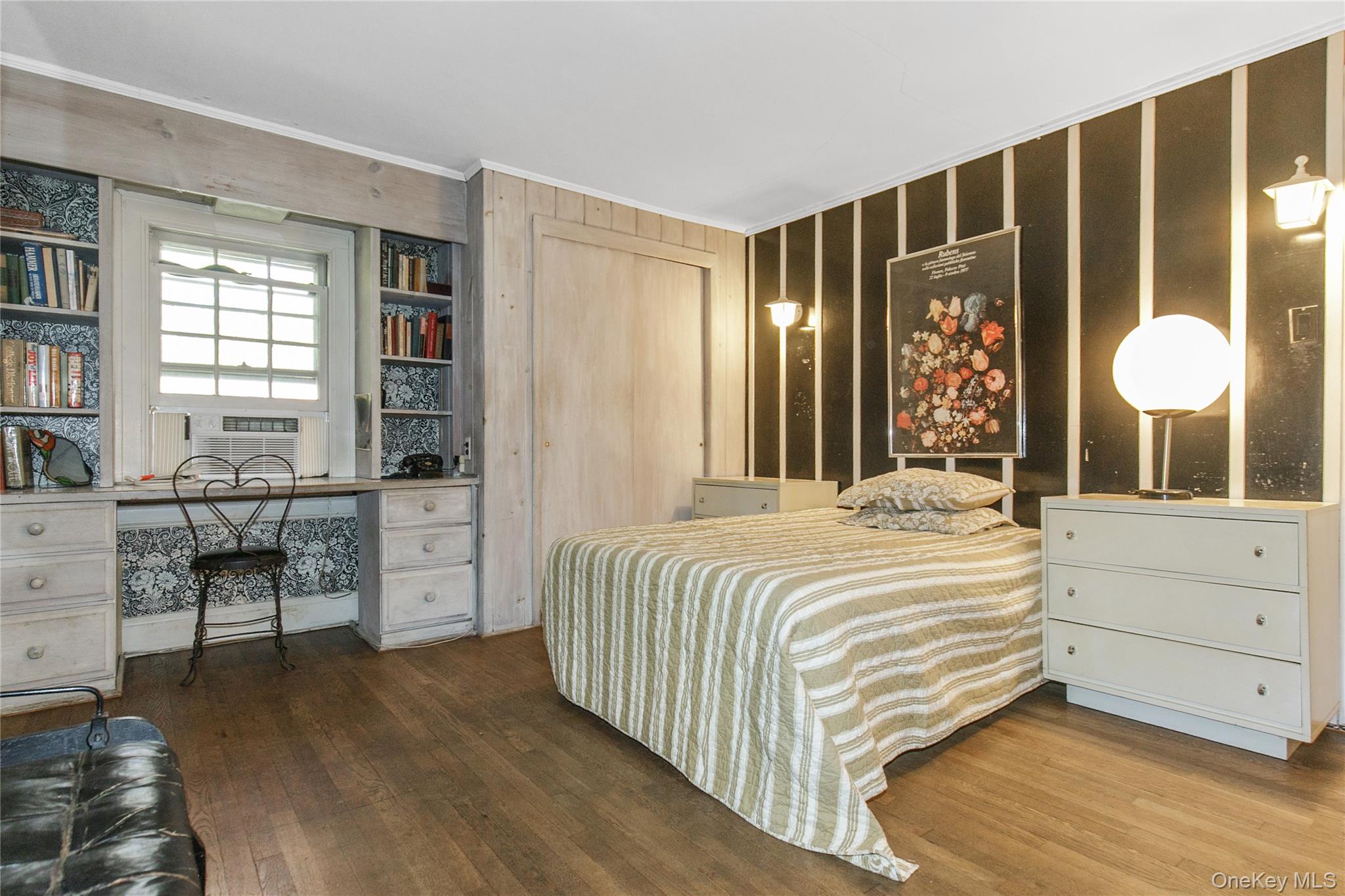 26 Vista Hill Road Great Neck, NY 11021 - Photo 23 of 35 a bedroom with a bed and wooden floor