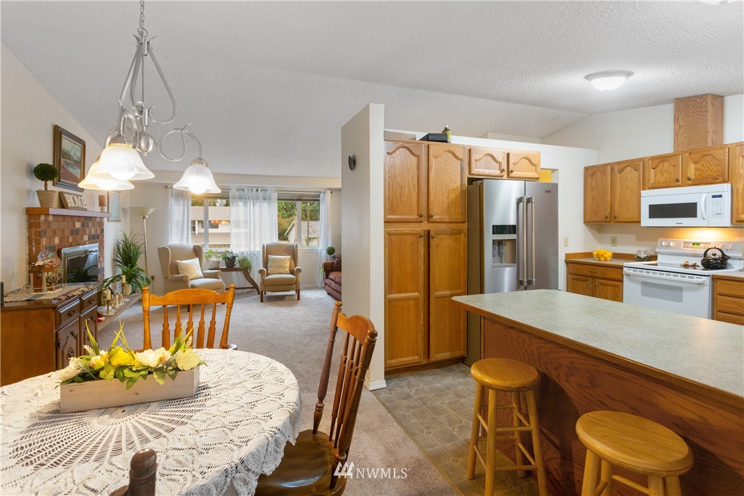 2125 172nd Place Southeast Bothell, WA 98012 - Photo 7 of 24 Gallery Image 7