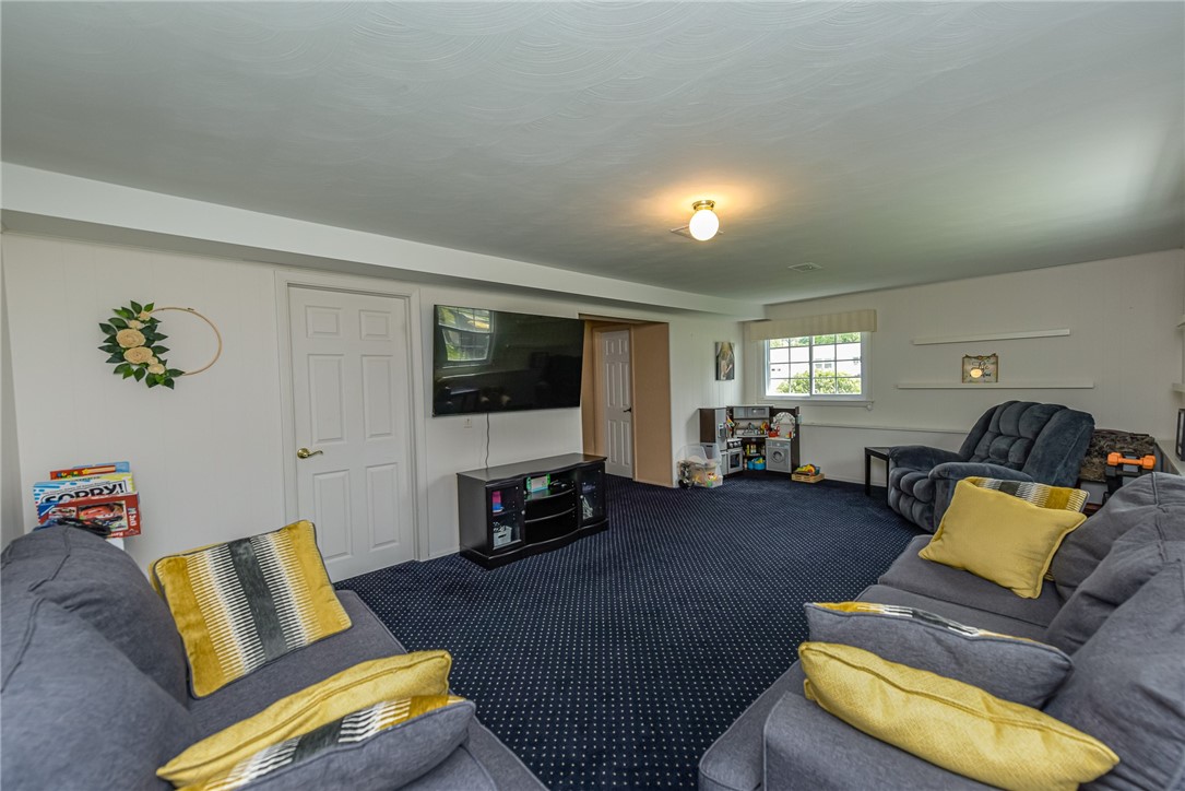 95 Ridgelea Court Greece, NY 14615 - Photo 17 of 35